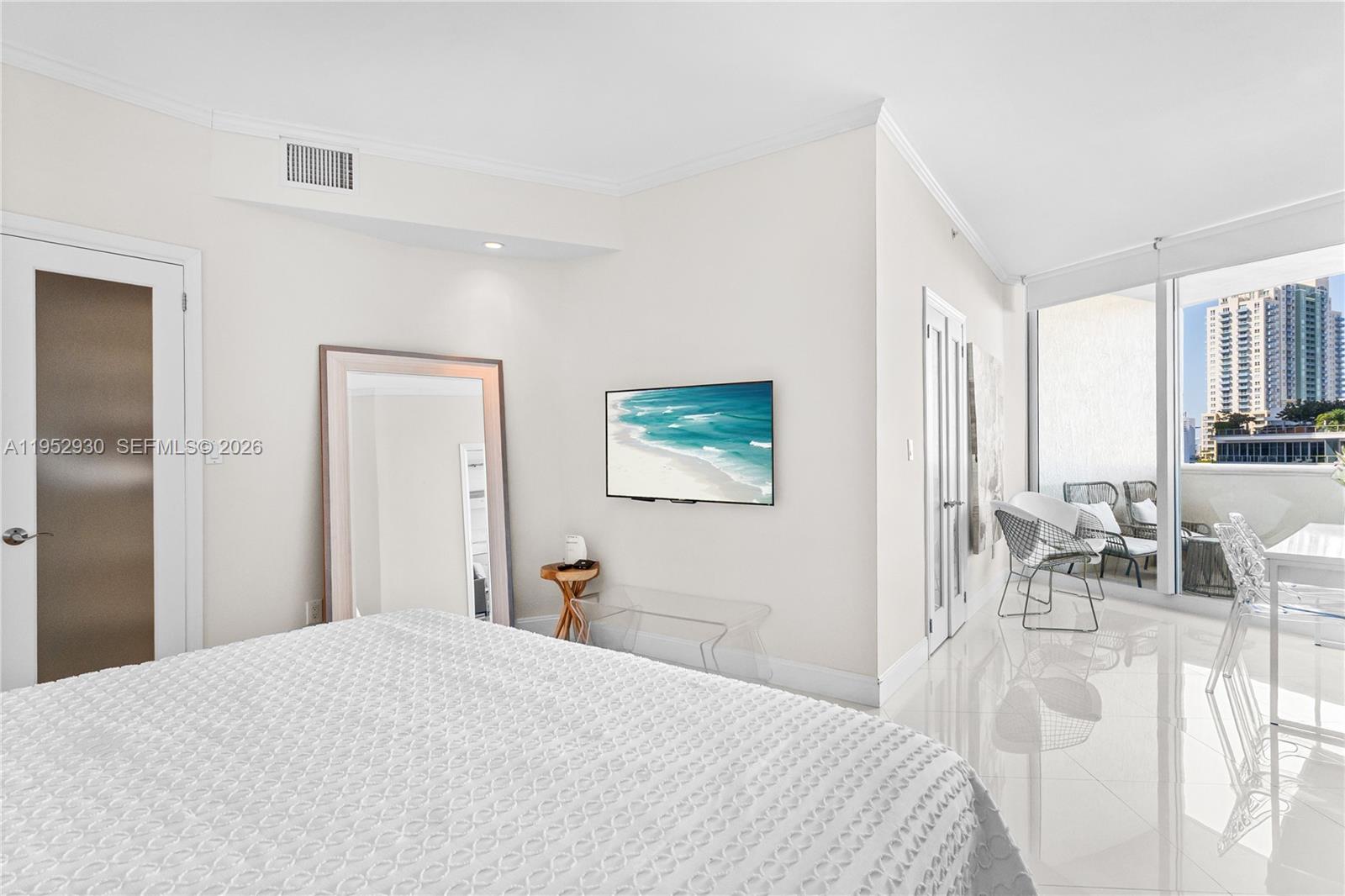 300 S Pointe Dr #706, Miami Beach FL 33139