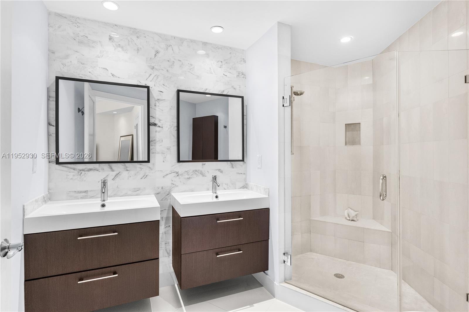 300 S Pointe Dr #706, Miami Beach FL 33139