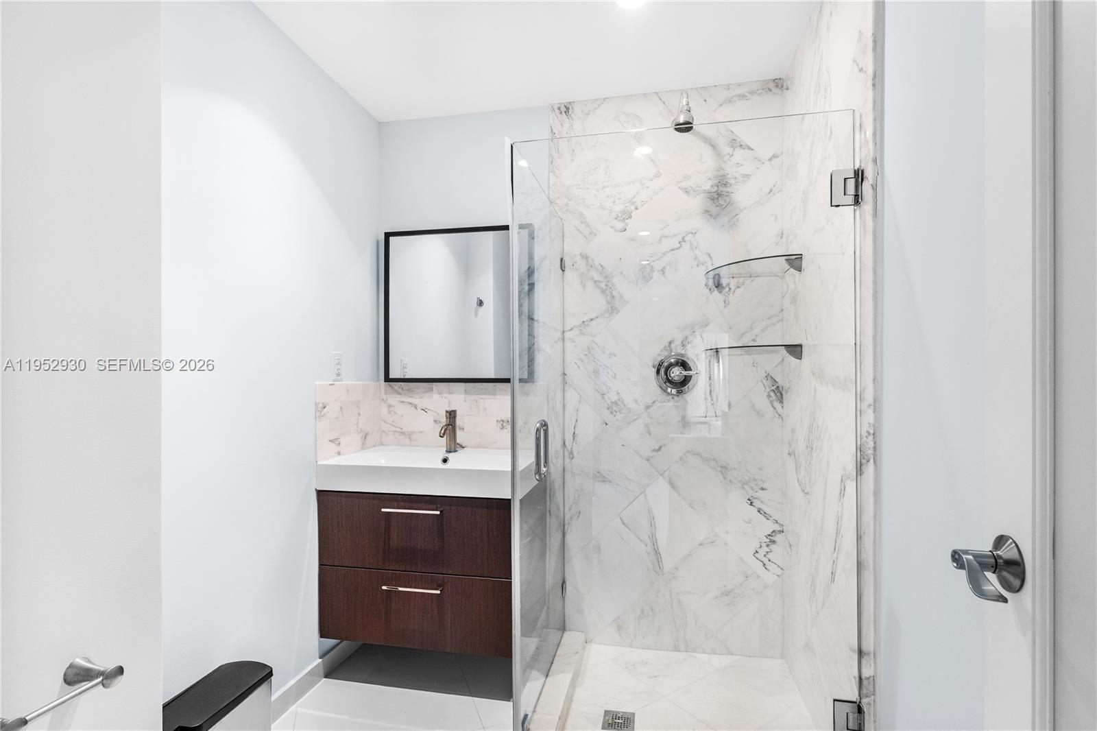 300 S Pointe Dr #706, Miami Beach FL 33139