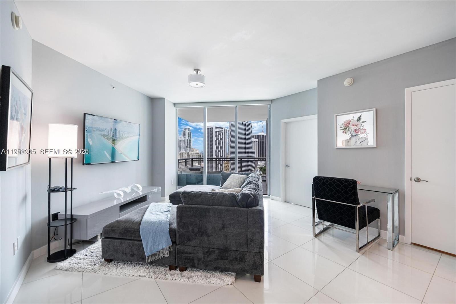 350 S Miami Ave #2505, Miami FL 33130