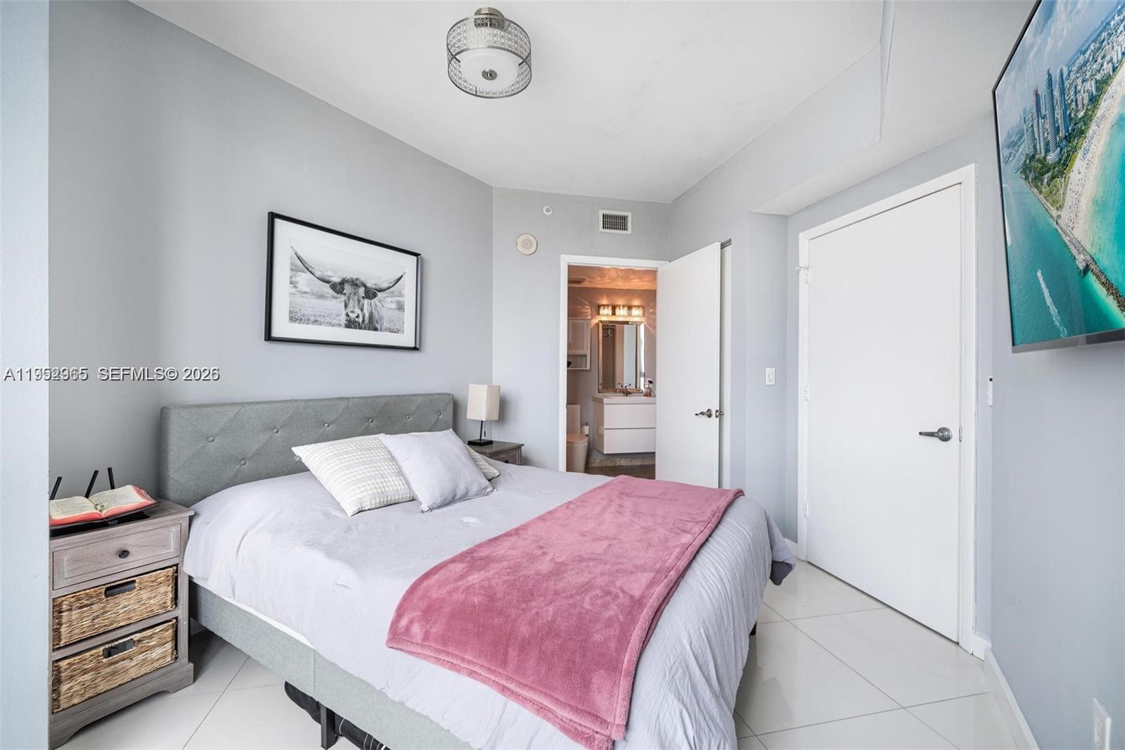 350 S Miami Ave #2505, Miami FL 33130