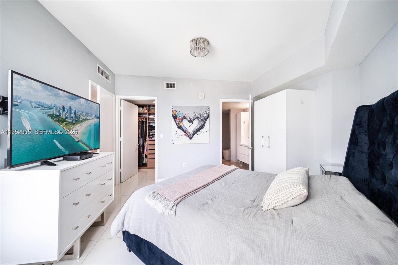 350 S Miami Ave #2505, Miami FL 33130