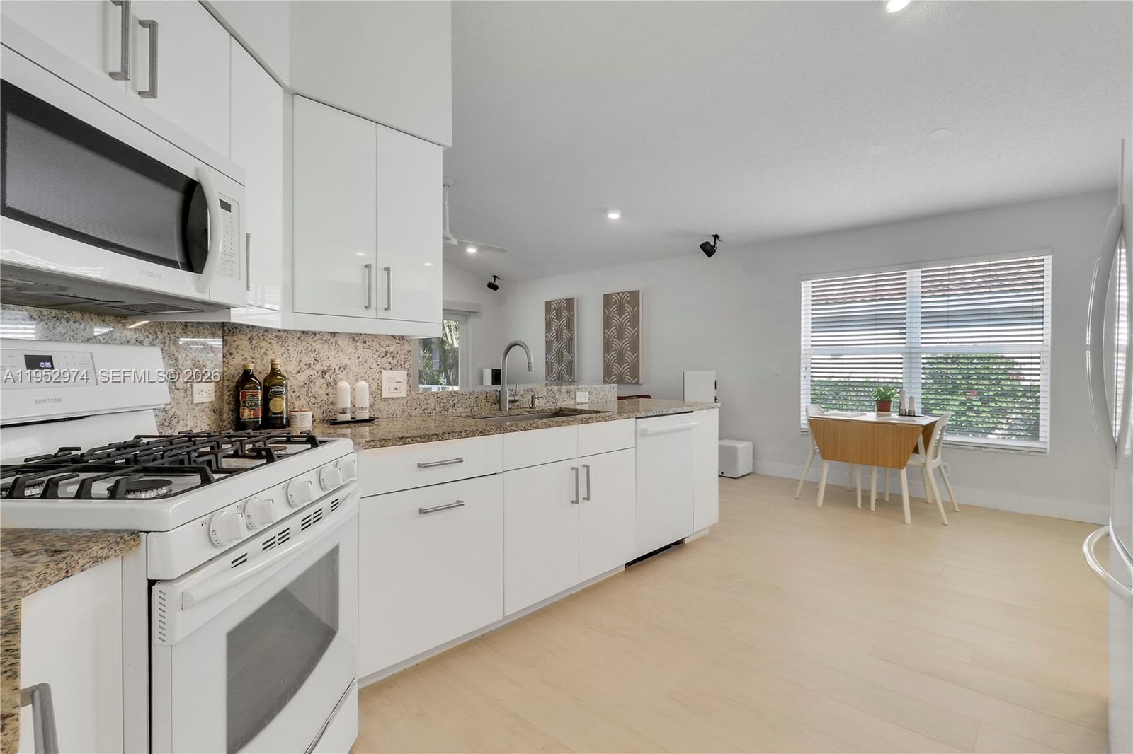 193 Bent Tree Dr, Palm Beach Gardens FL 33418
