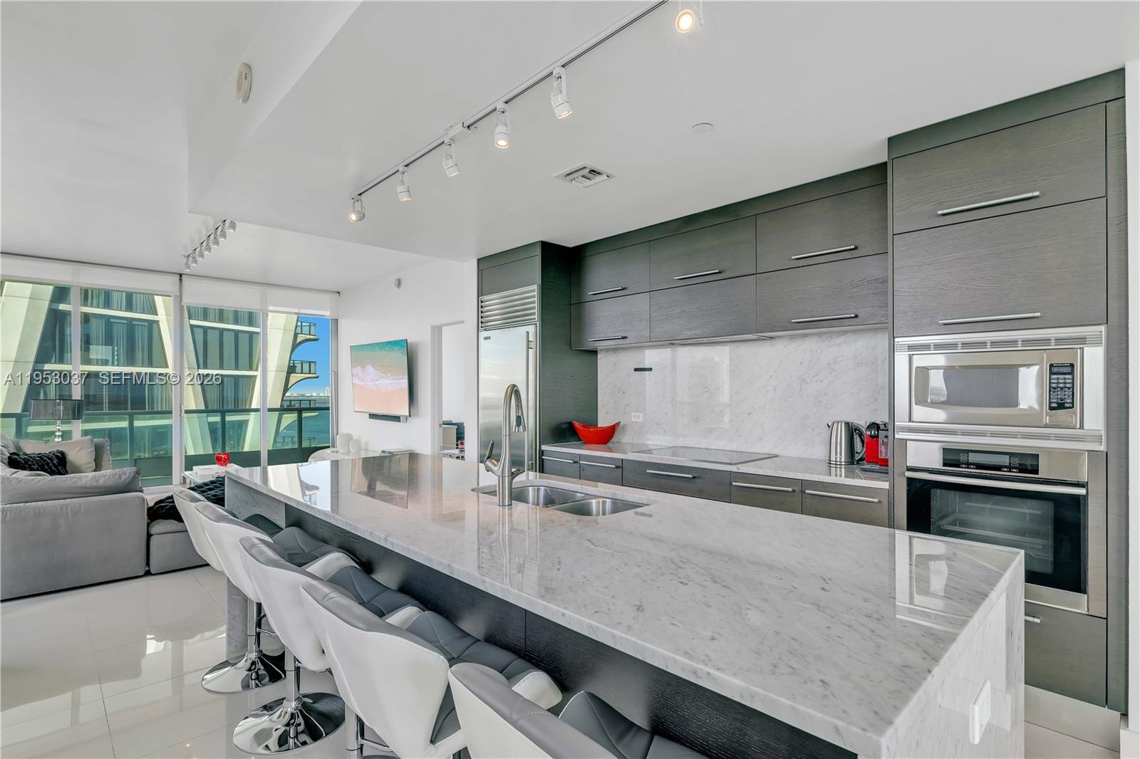 900 Biscayne Blvd #3112, Miami FL 33132