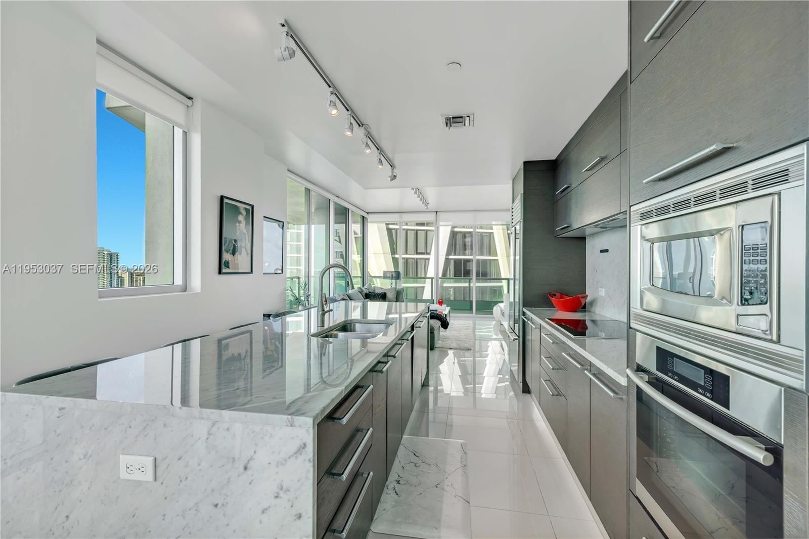 900 Biscayne Blvd #3112, Miami FL 33132