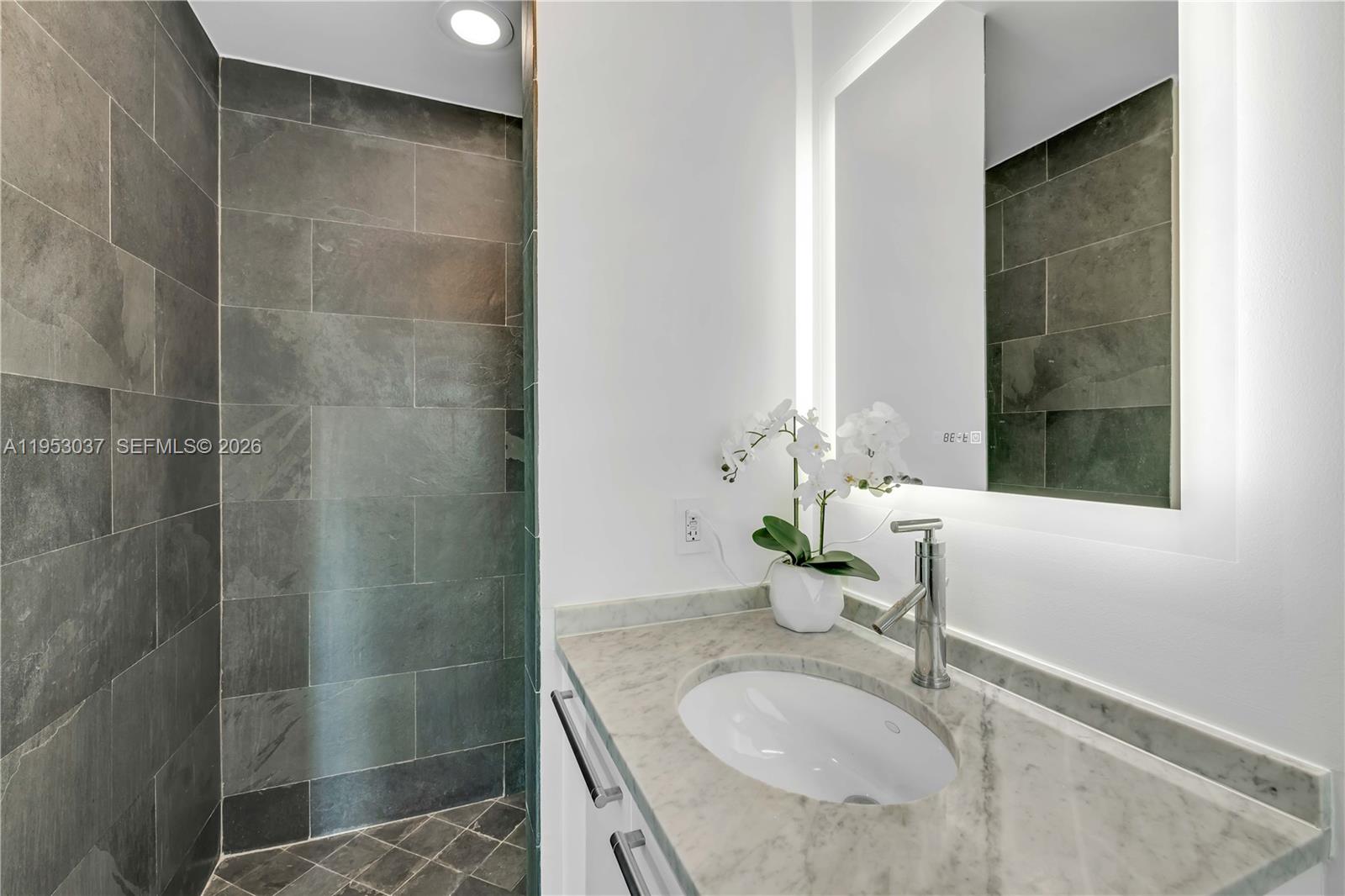 900 Biscayne Blvd #3112, Miami FL 33132