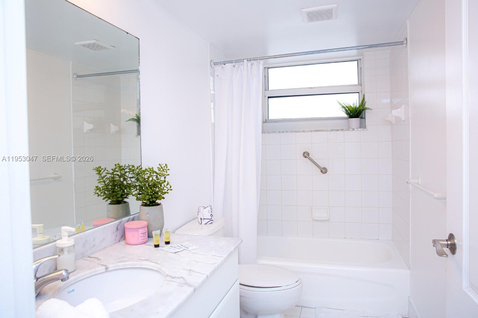 1200 Brickell Bay Dr #1901, Miami FL 33131