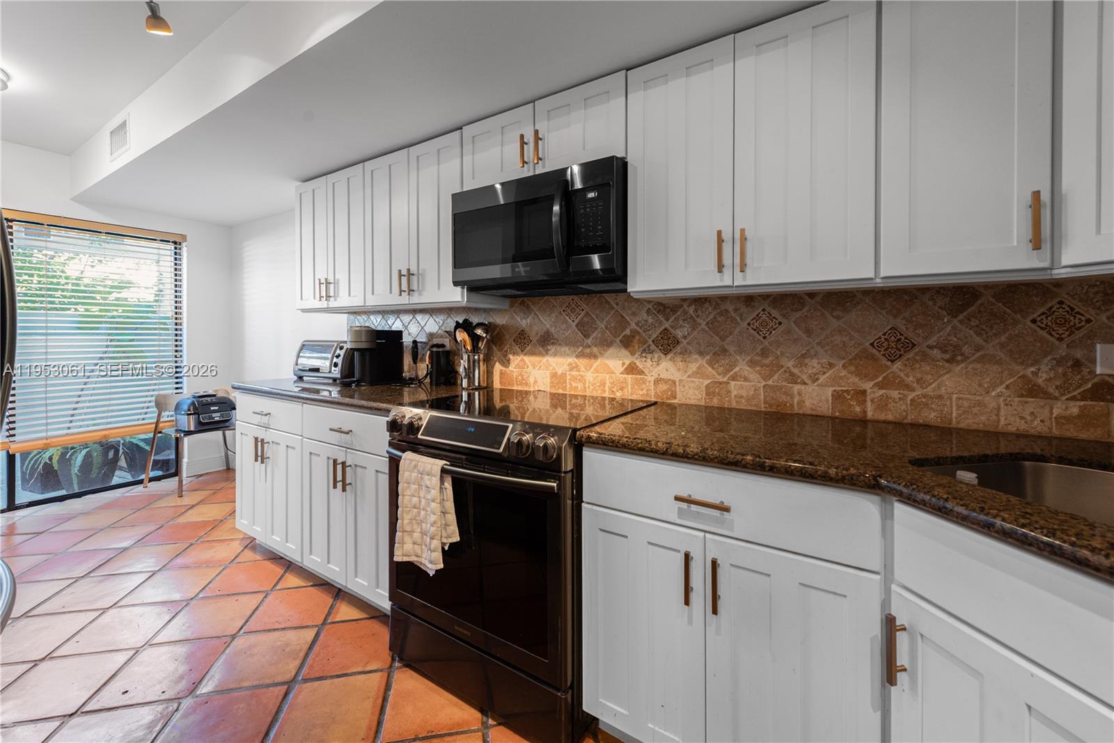 7890 SW 86th St #10, Miami FL 33143