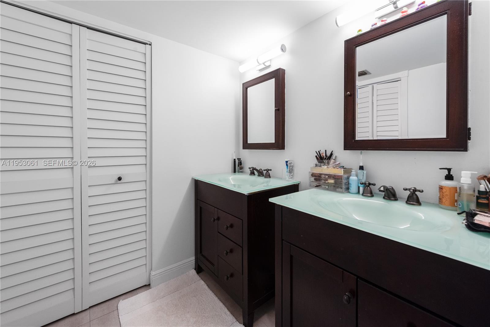7890 SW 86th St #10, Miami FL 33143