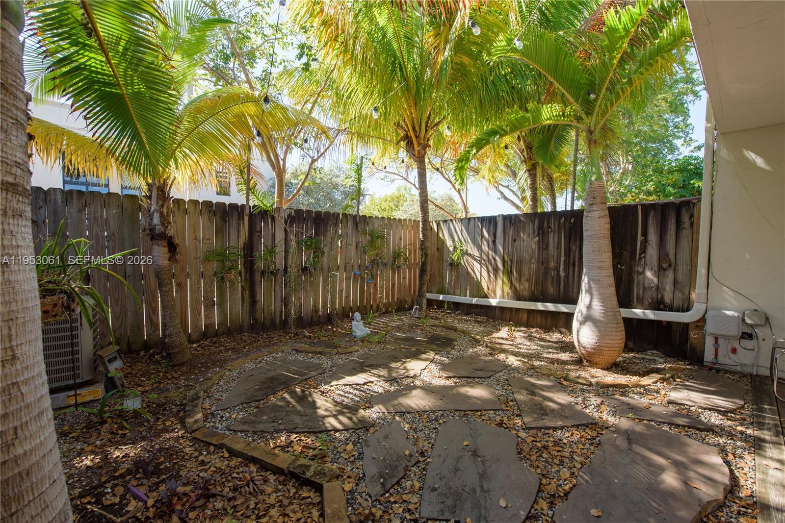 7890 SW 86th St #10, Miami FL 33143