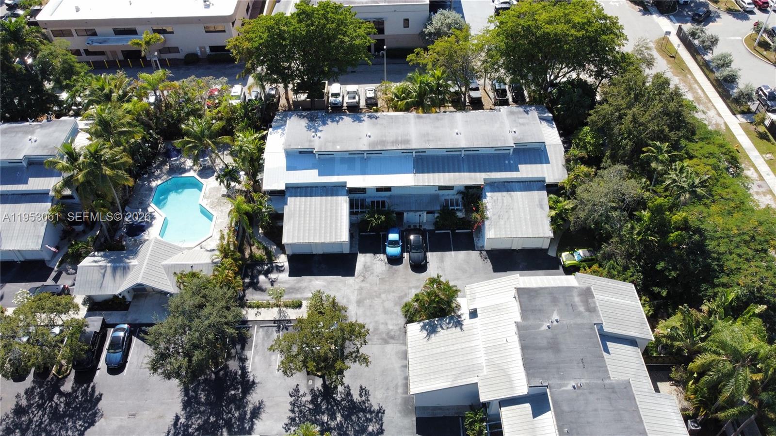 7890 SW 86th St #10, Miami FL 33143