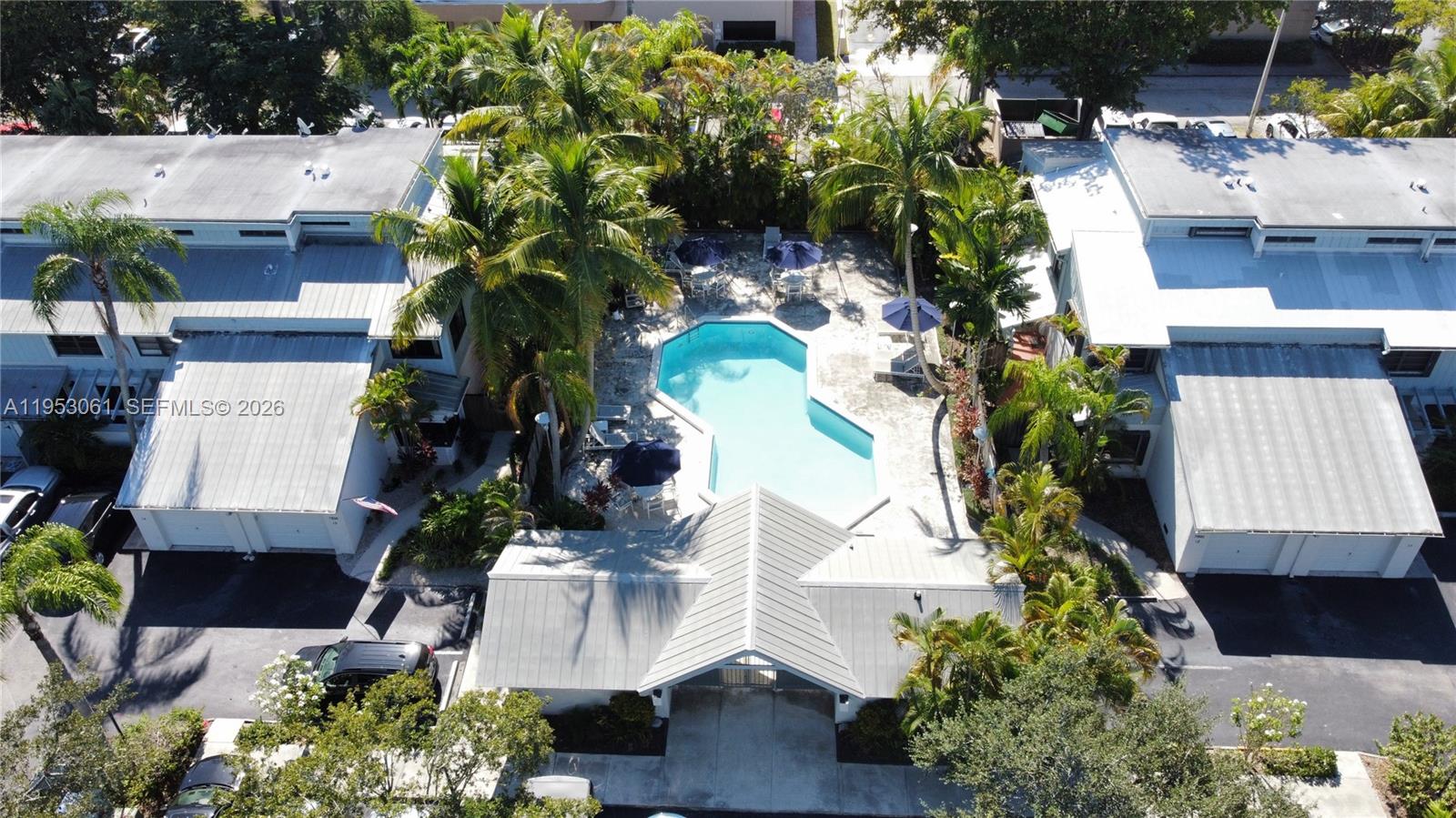 7890 SW 86th St #10, Miami FL 33143
