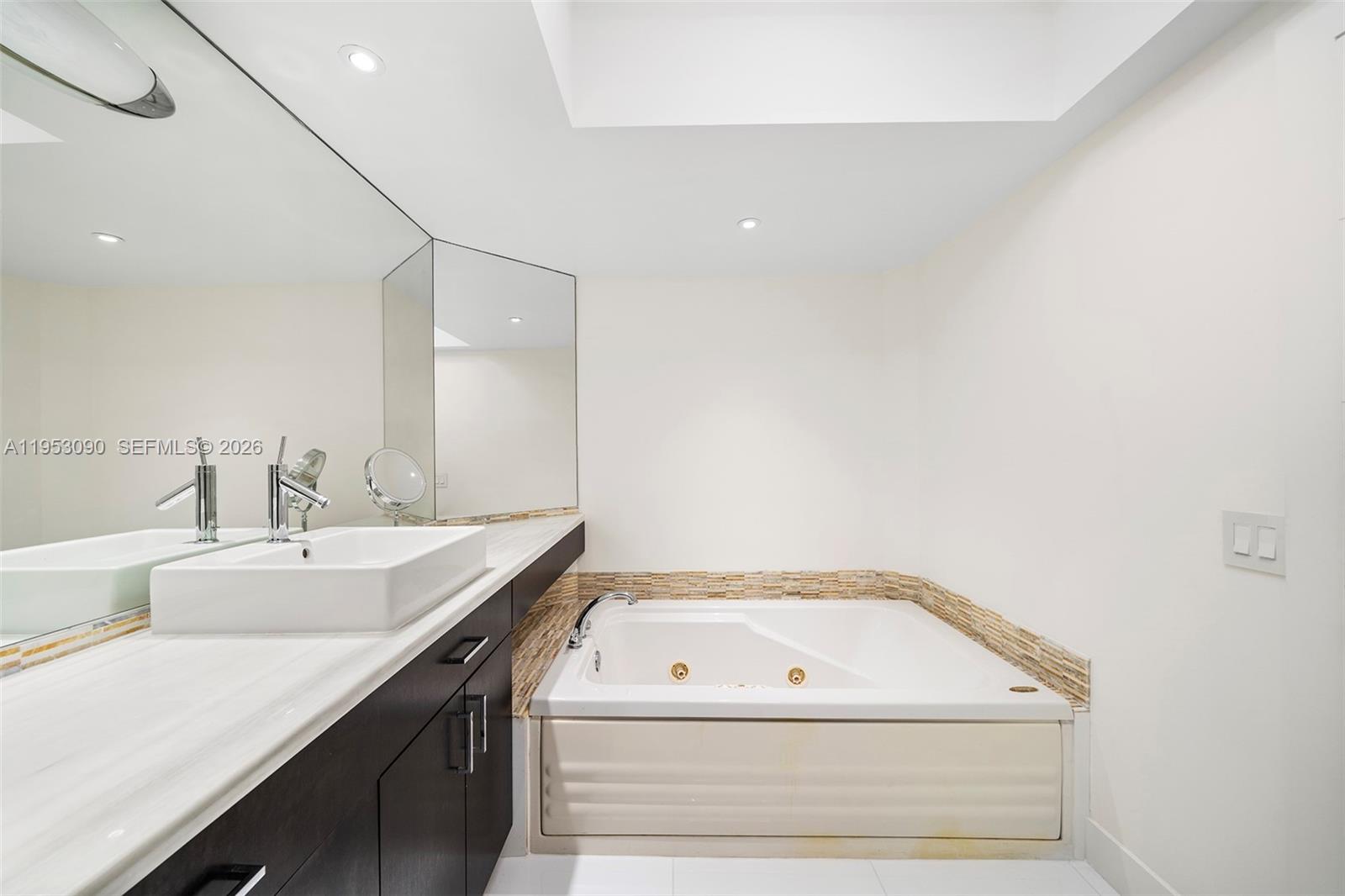 4779 Collins Ave #907, Miami Beach FL 33140