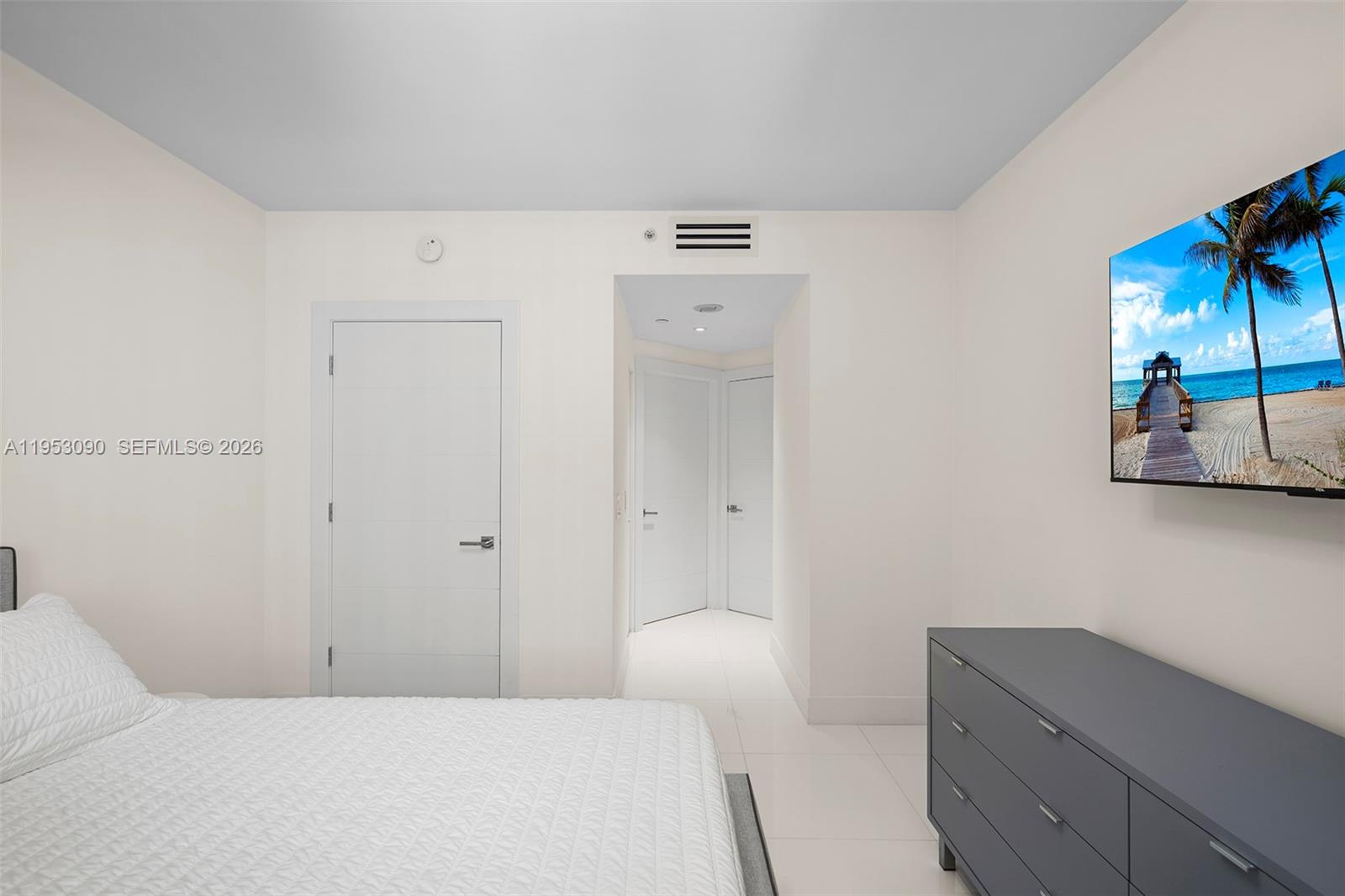 4779 Collins Ave #907, Miami Beach FL 33140