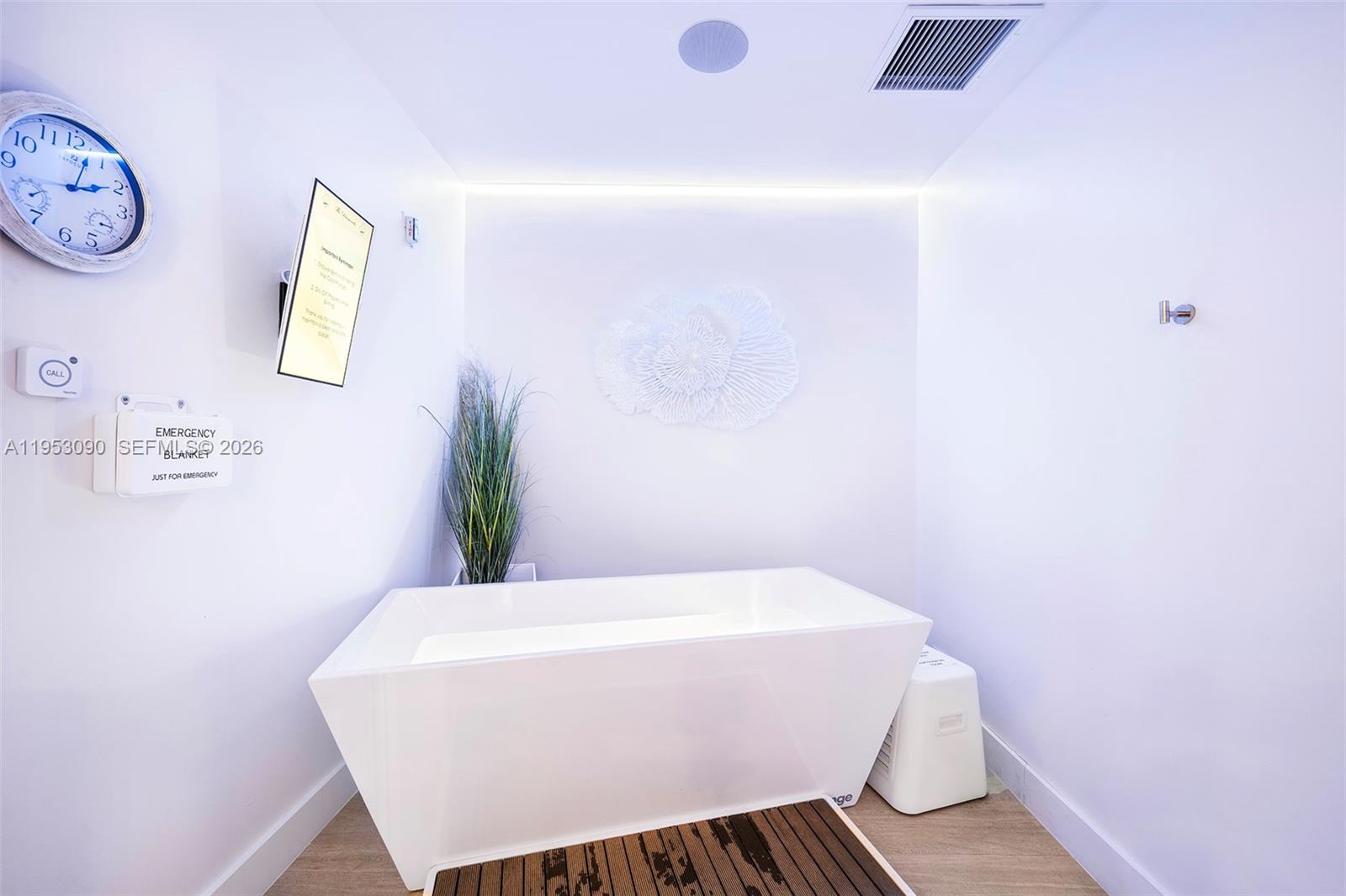 4779 Collins Ave #907, Miami Beach FL 33140