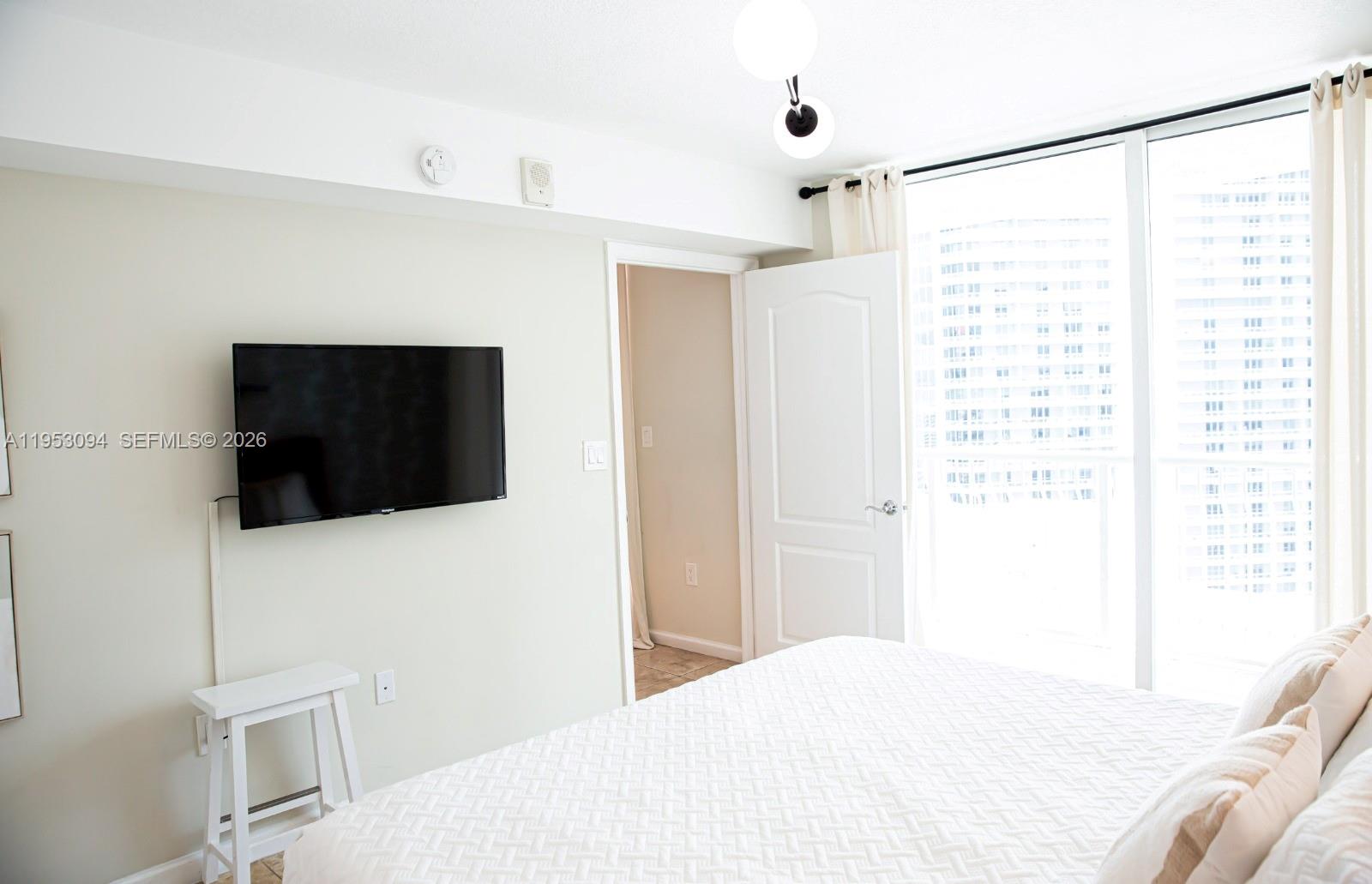 1200 Brickell Bay Dr #3215, Miami FL 33131