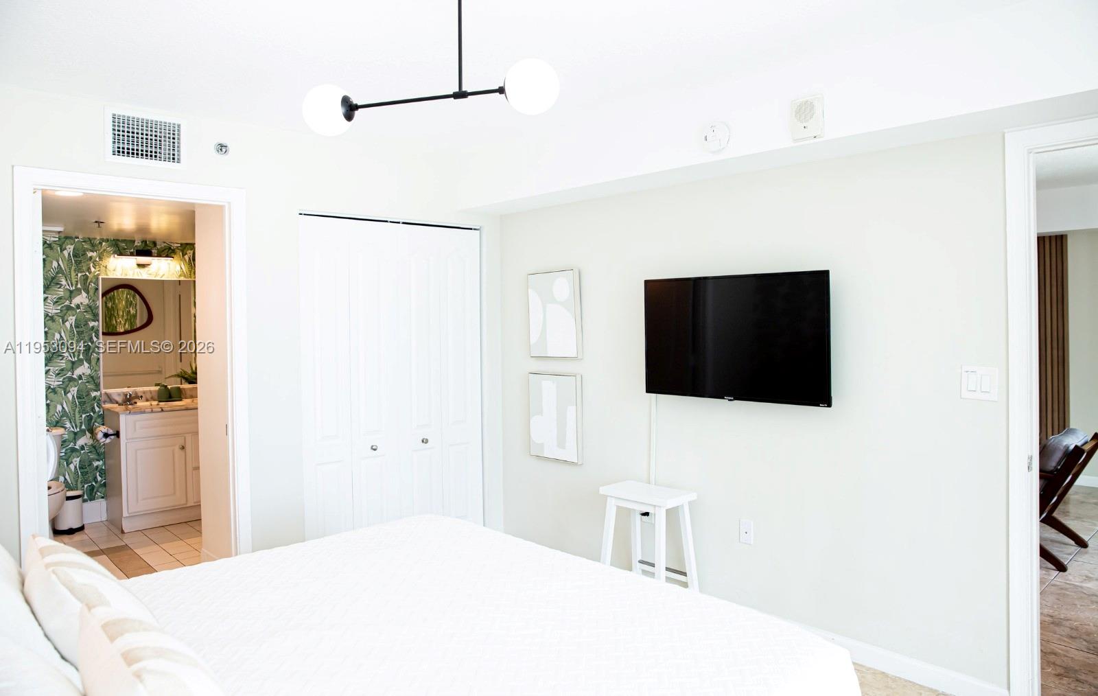 1200 Brickell Bay Dr #3215, Miami FL 33131
