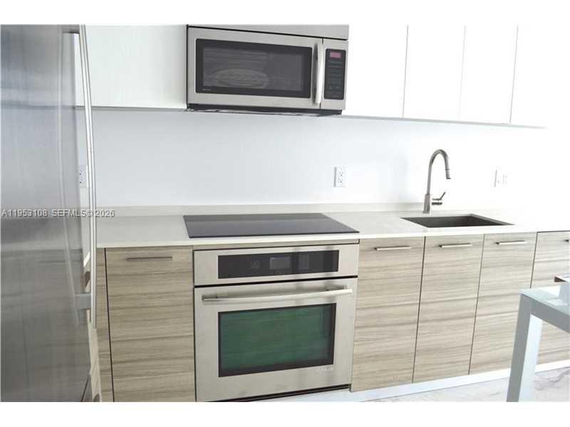 1300 Brickell Bay Dr #3302, Miami FL 33131