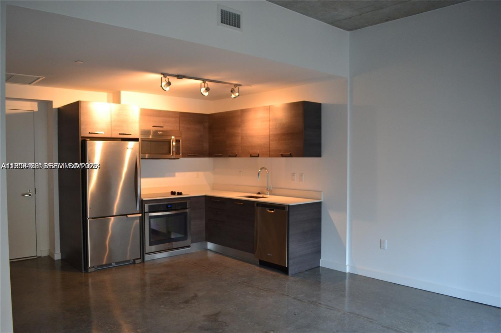 151 SE 1st St #1207, Miami FL 33131