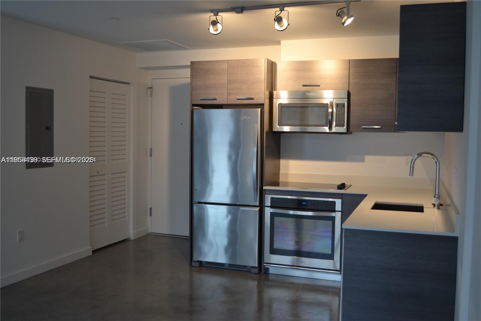 151 SE 1st St #1207, Miami FL 33131