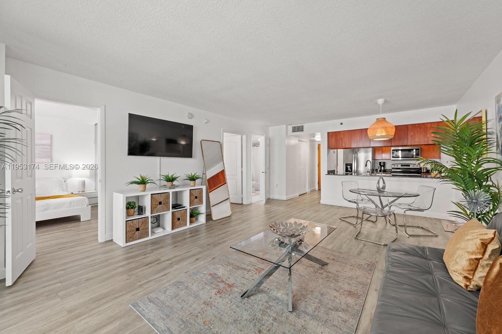 1200 Brickell Bay Dr #2414, Miami FL 33131