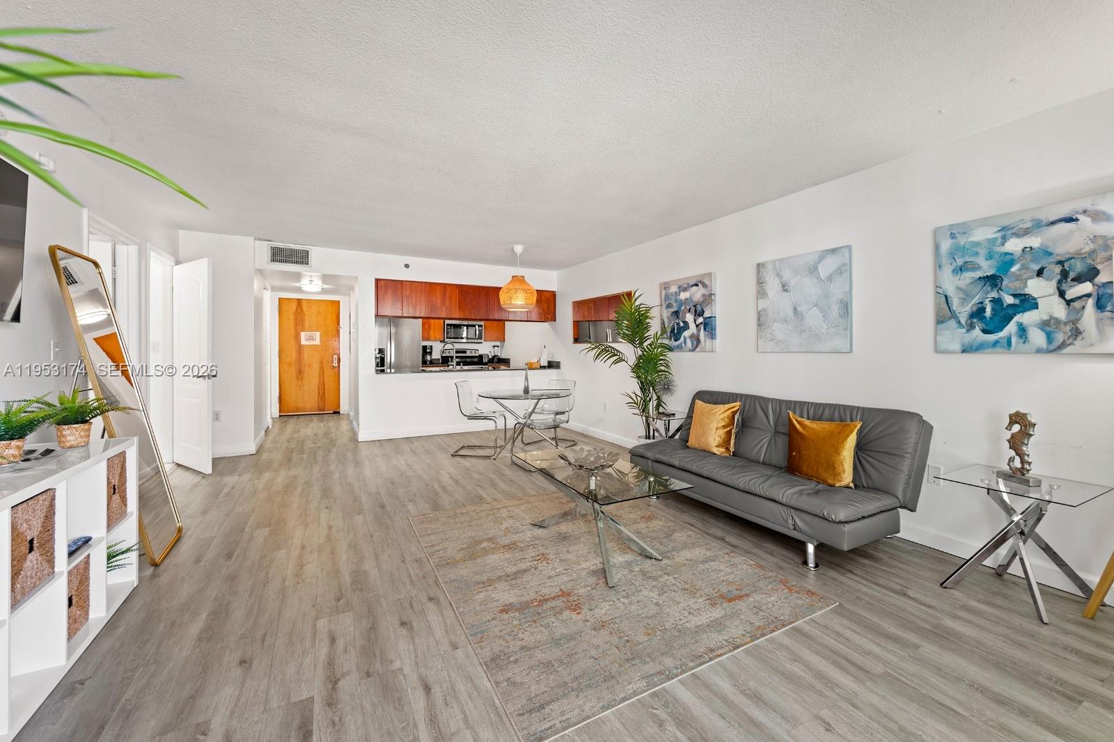 1200 Brickell Bay Dr #2414, Miami FL 33131