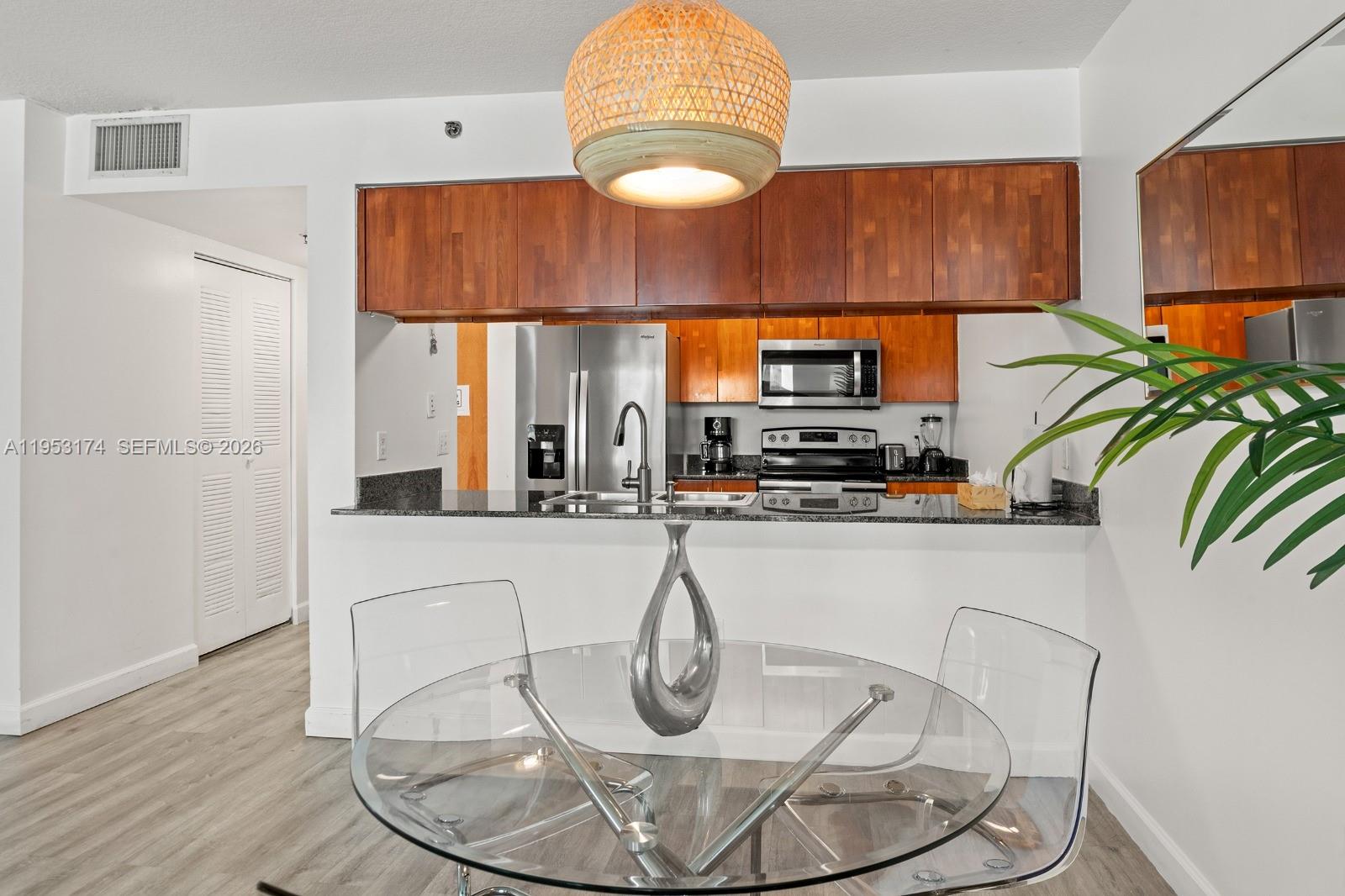 1200 Brickell Bay Dr #2414, Miami FL 33131
