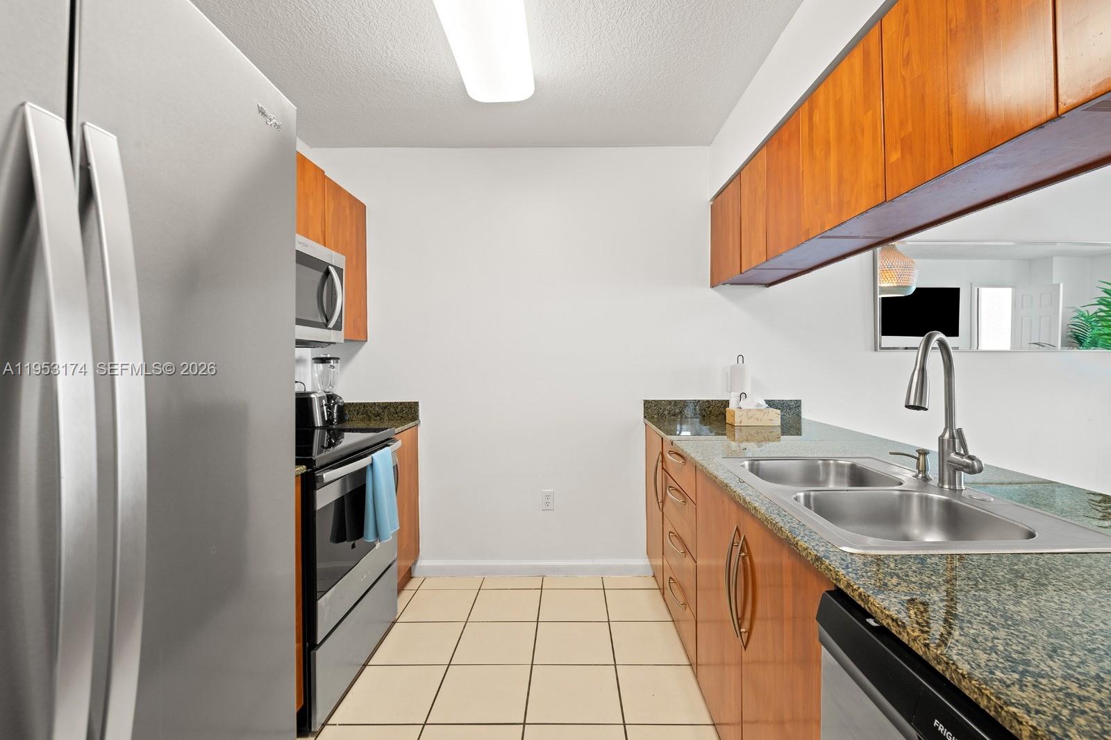 1200 Brickell Bay Dr #2414, Miami FL 33131