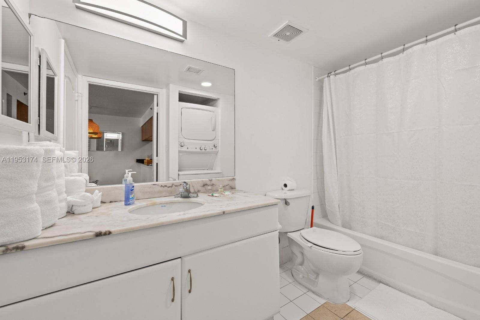 1200 Brickell Bay Dr #2414, Miami FL 33131