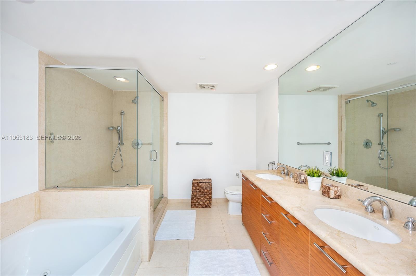 50 Biscayne Blvd #4104, Miami FL 33132