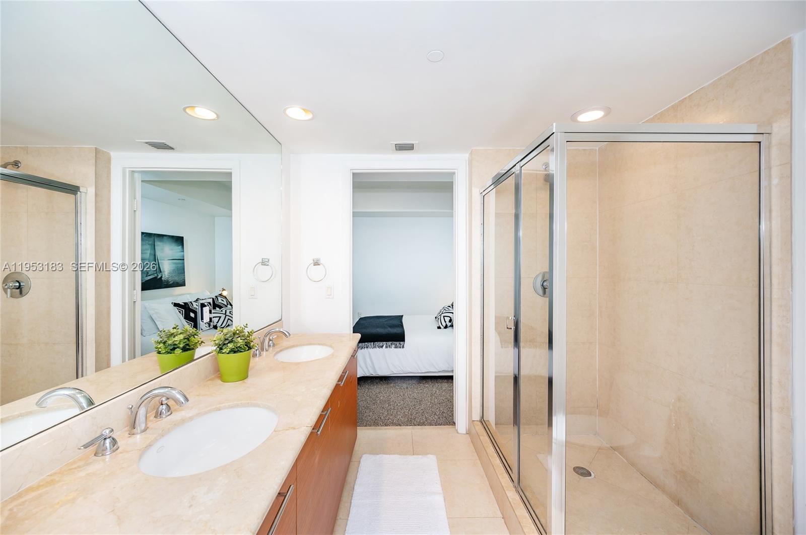 50 Biscayne Blvd #4104, Miami FL 33132