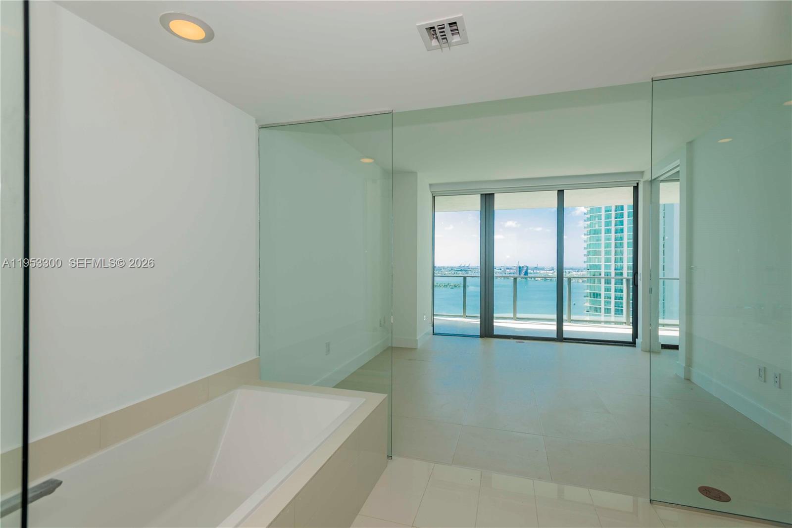 650 NE 32 St #2703, Miami FL 33137
