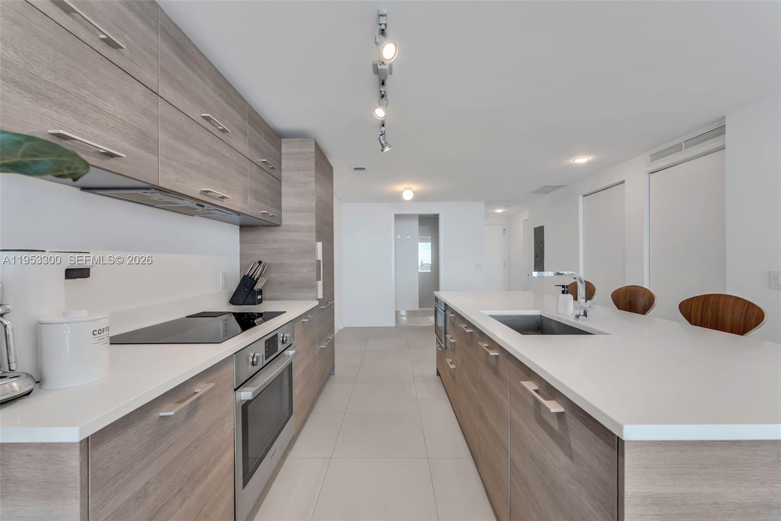650 NE 32 St #2703, Miami FL 33137