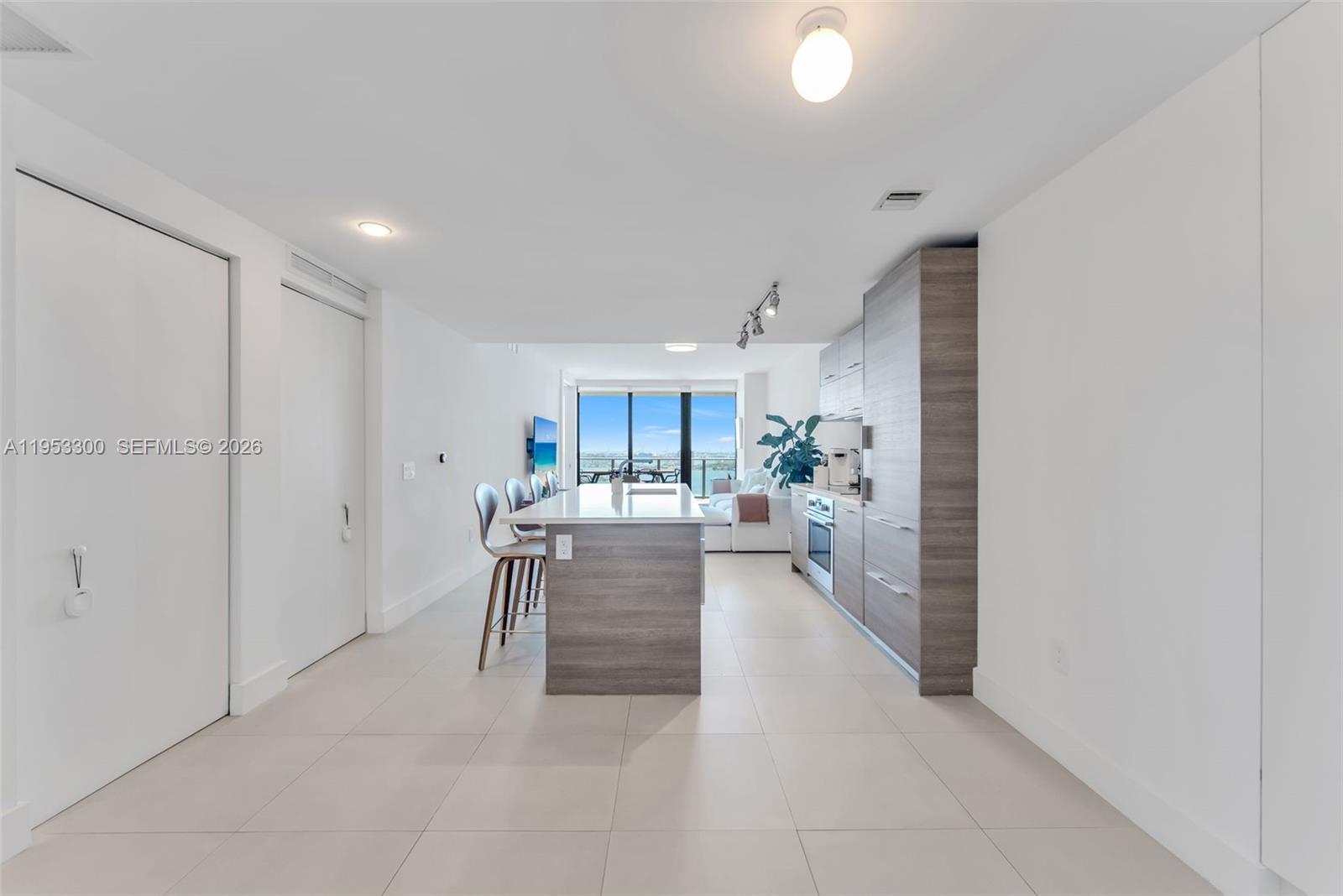 650 NE 32 St #2703, Miami FL 33137