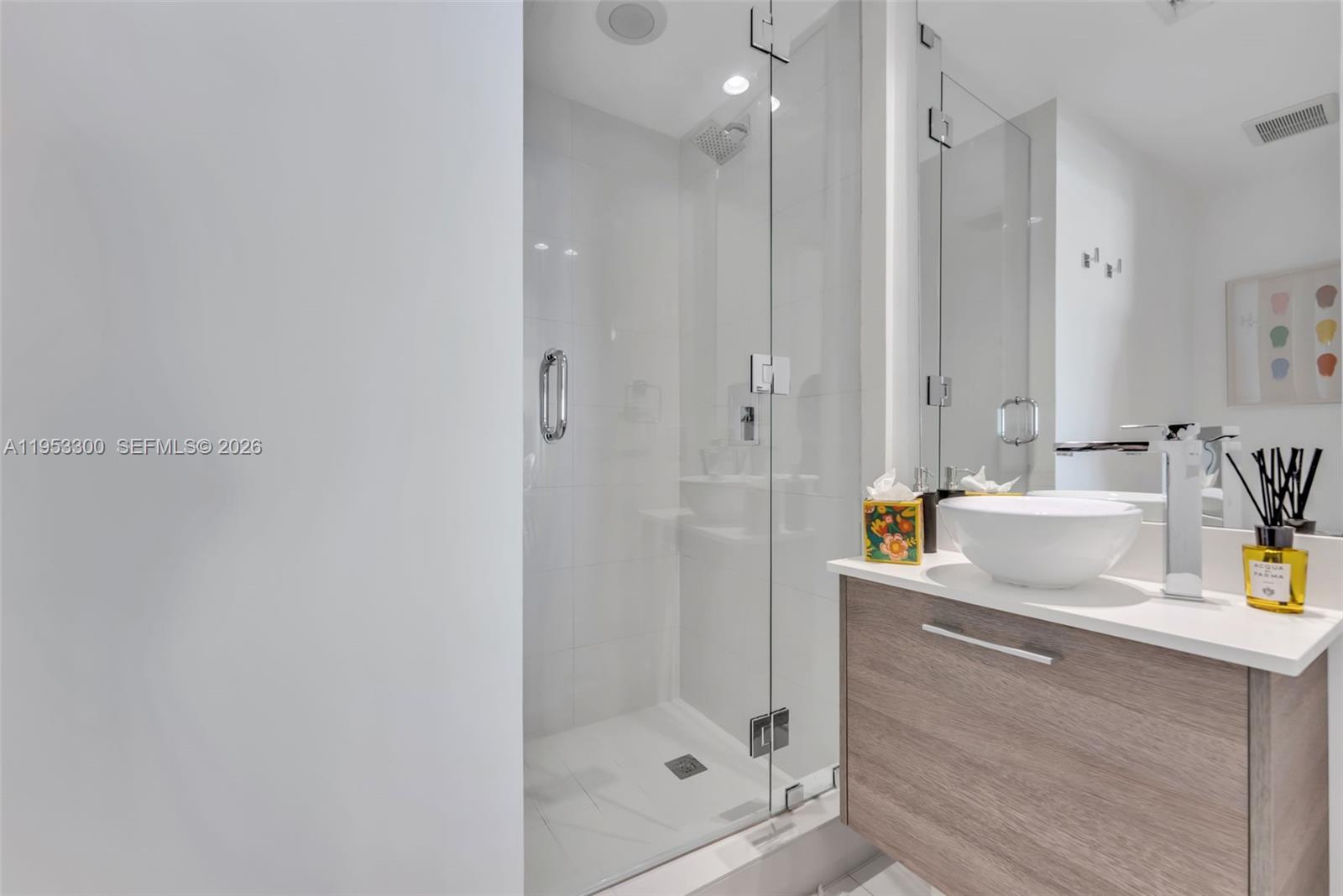 650 NE 32 St #2703, Miami FL 33137