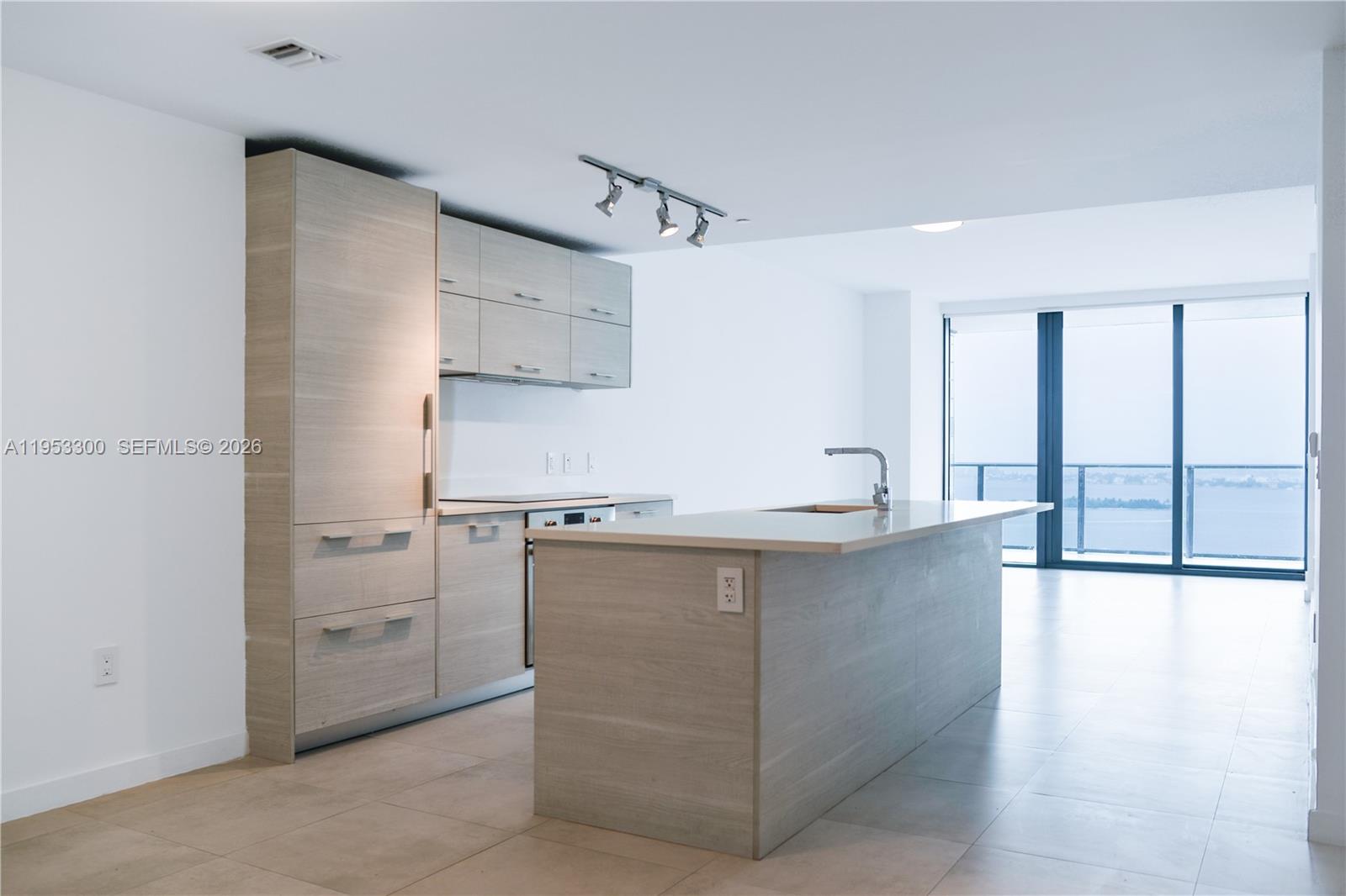 650 NE 32 St #2703, Miami FL 33137