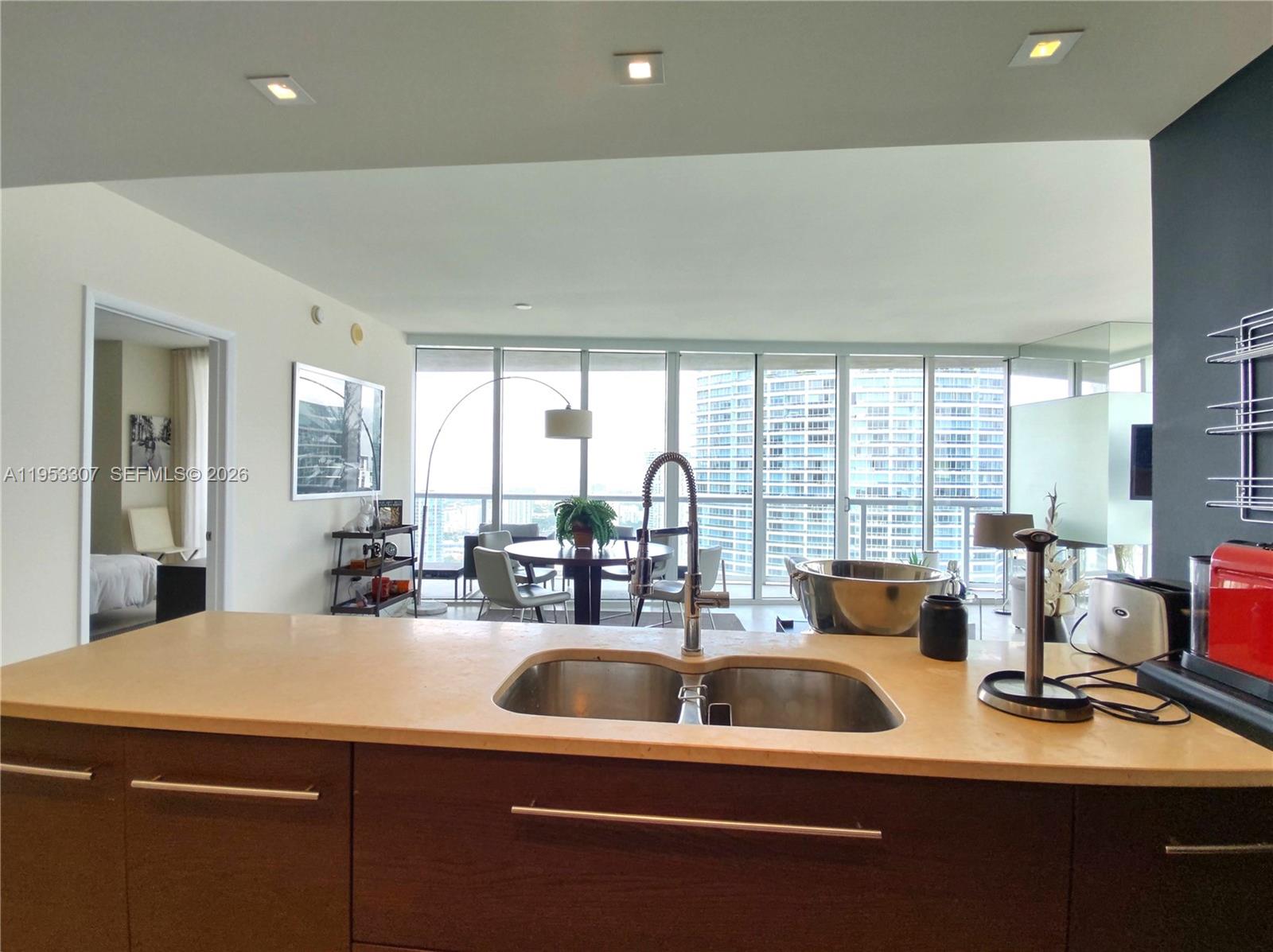 465 Brickell Ave #4402, Miami FL 33131