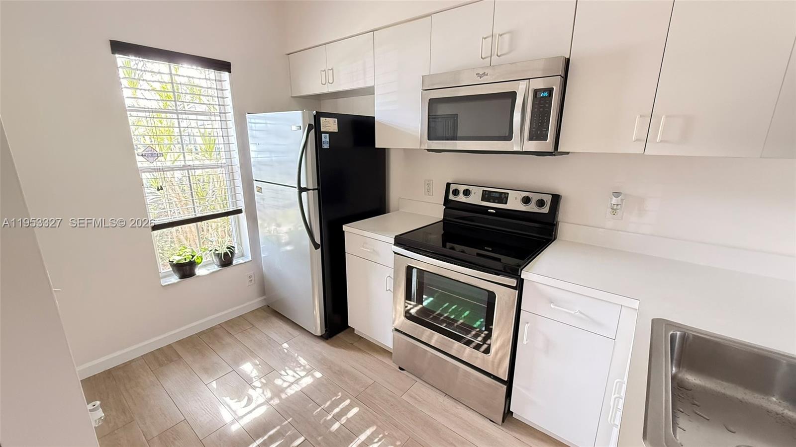 16727 Hemingway Dr, Weston FL 33326