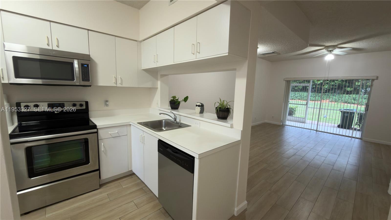 16727 Hemingway Dr, Weston FL 33326