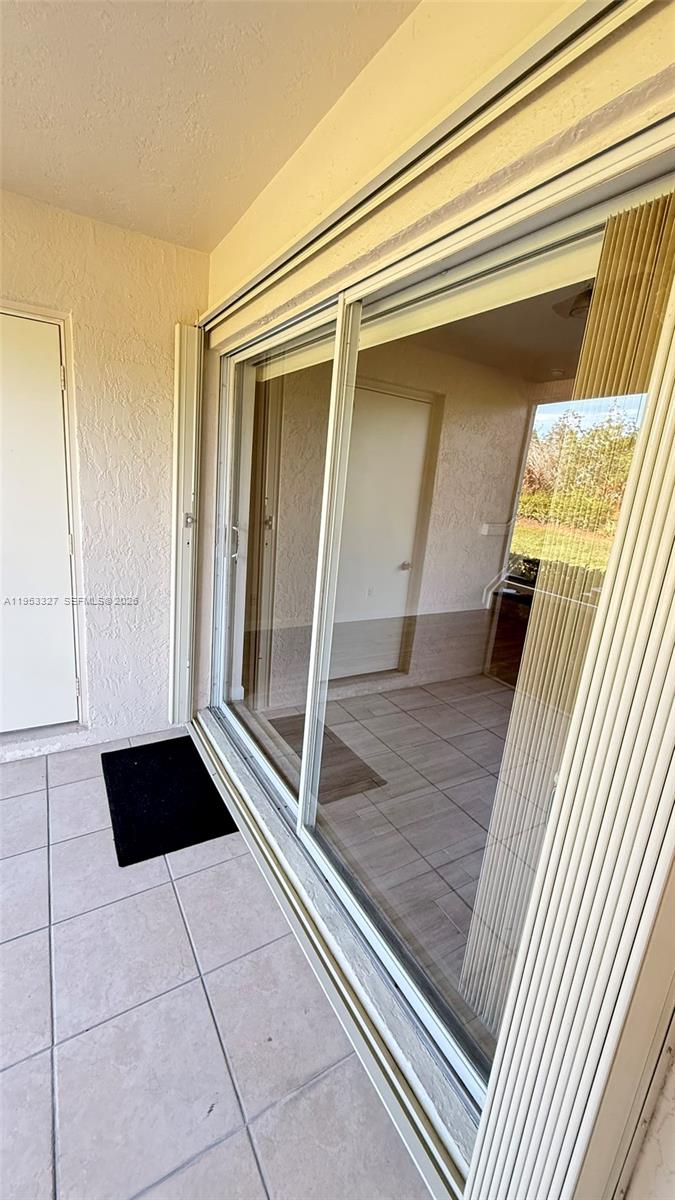 16727 Hemingway Dr, Weston FL 33326