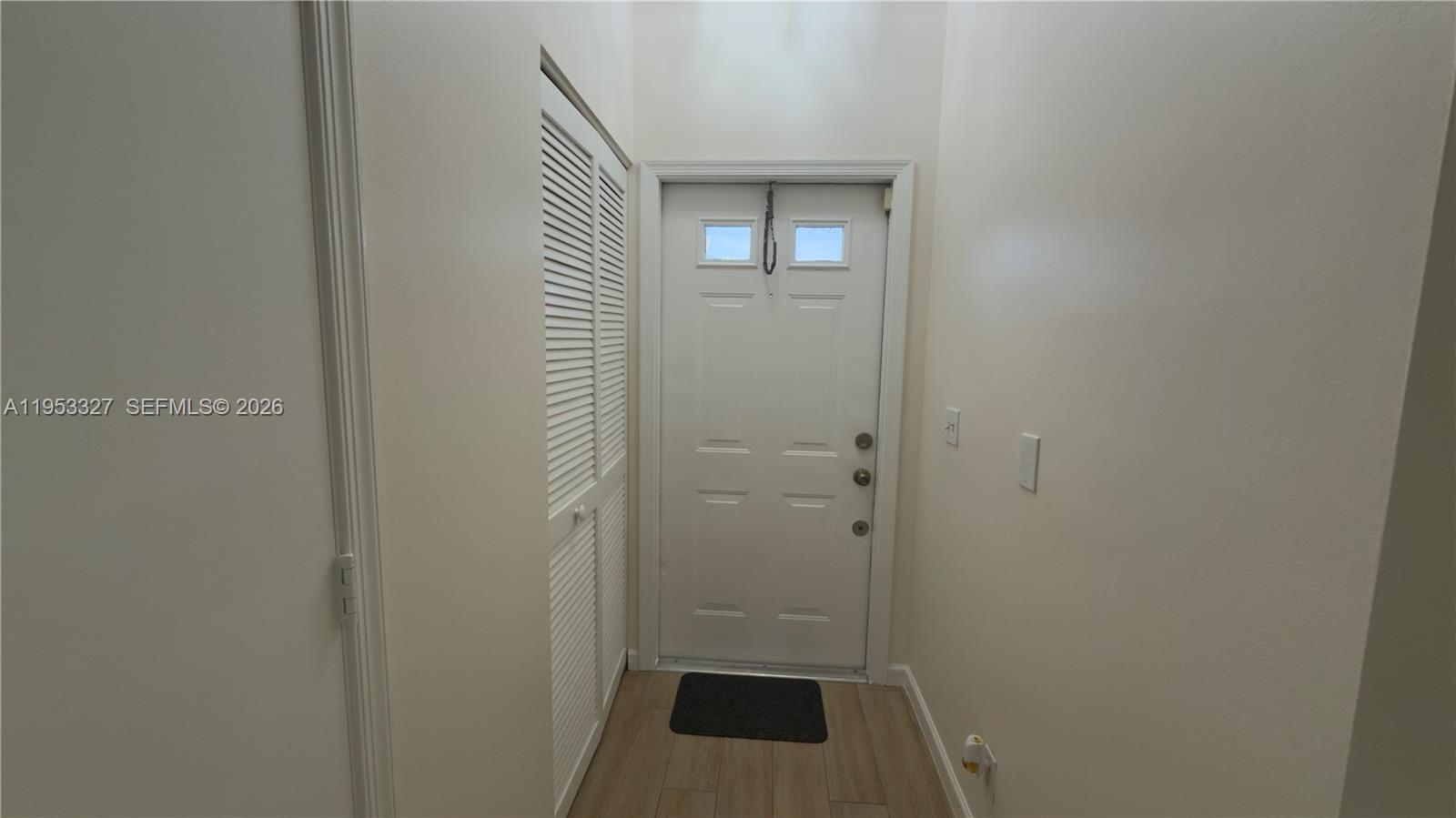 16727 Hemingway Dr, Weston FL 33326
