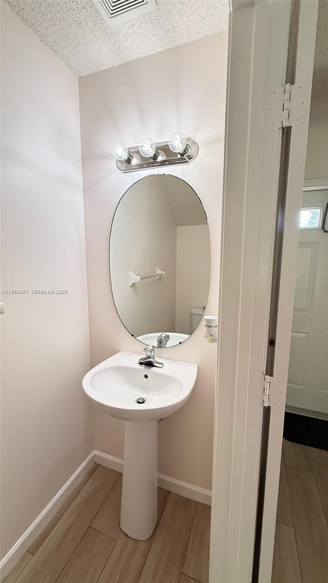 16727 Hemingway Dr, Weston FL 33326