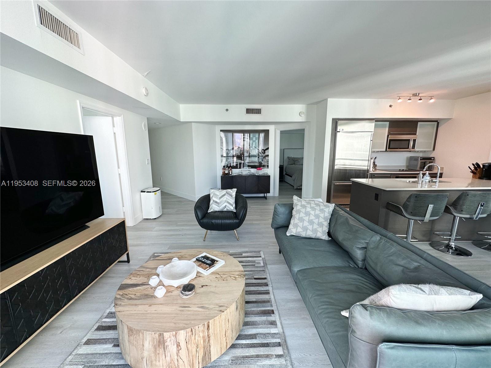 55 SE 6th St #1601, Miami FL 33131