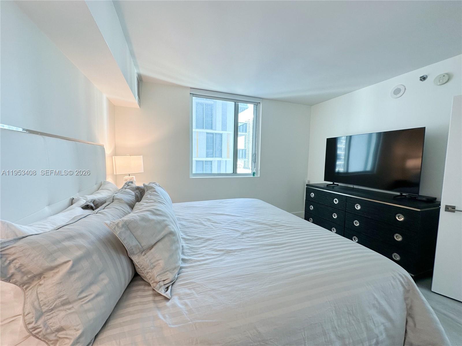 55 SE 6th St #1601, Miami FL 33131