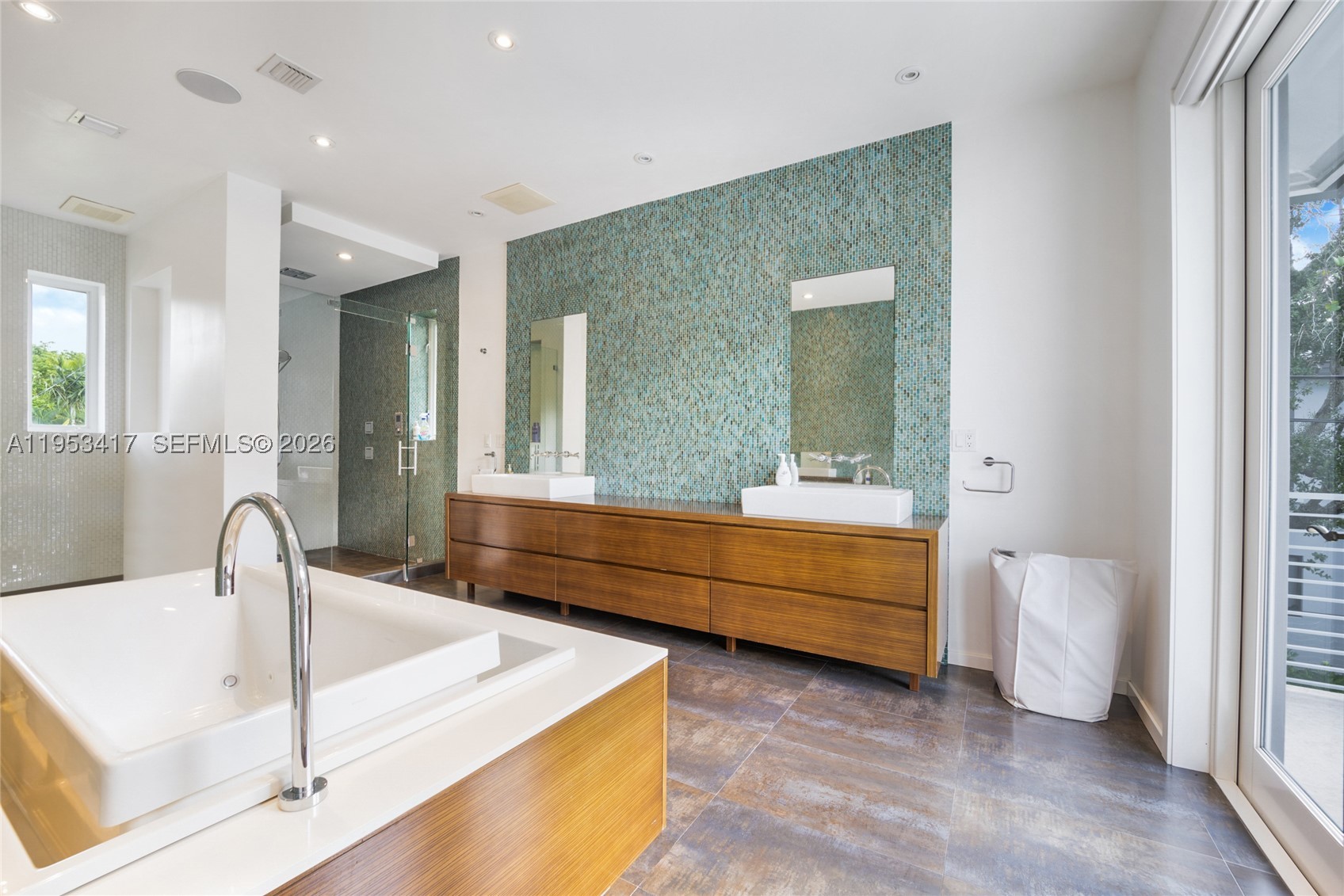 6900 Barquera St, Coral Gables FL 33146