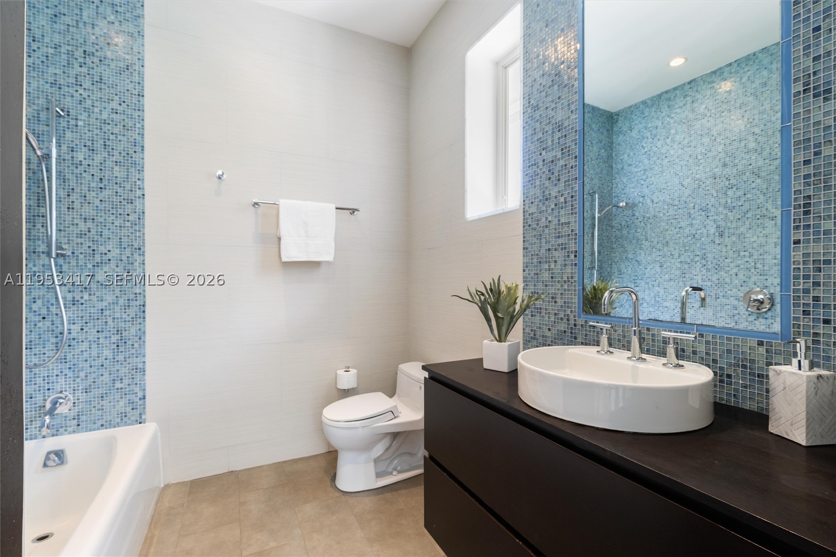 6900 Barquera St, Coral Gables FL 33146