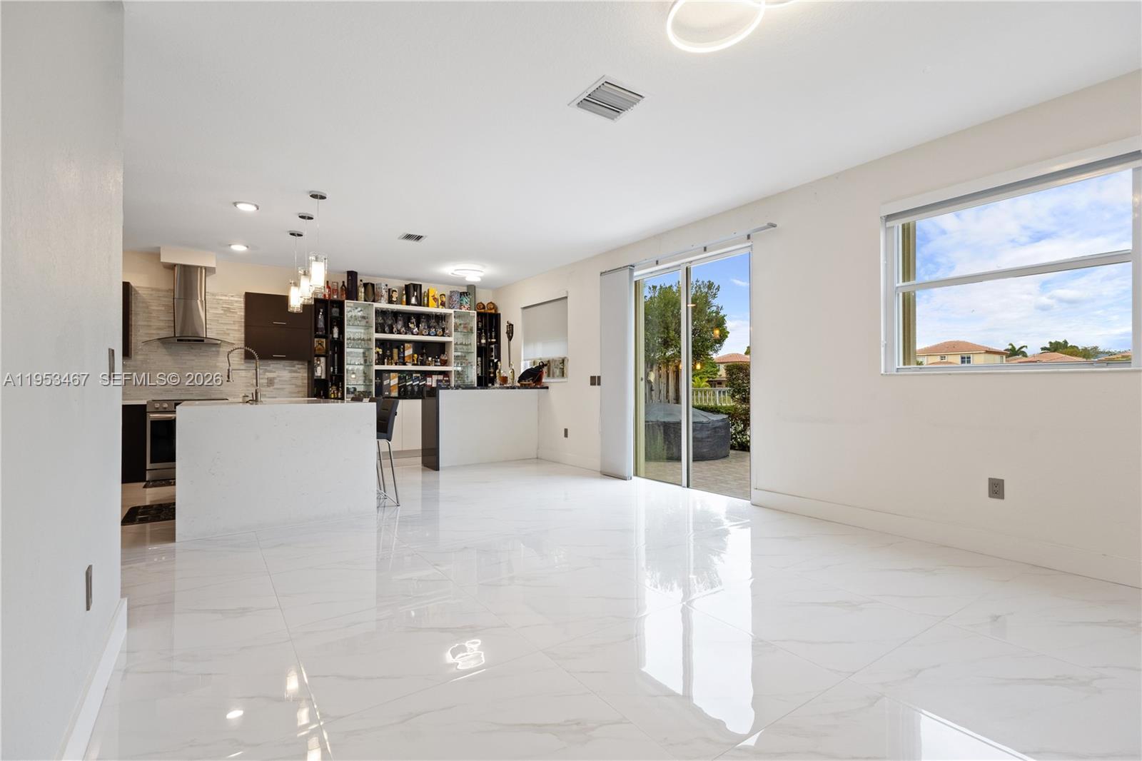 11287 NW 43rd Ter, Doral FL 33178