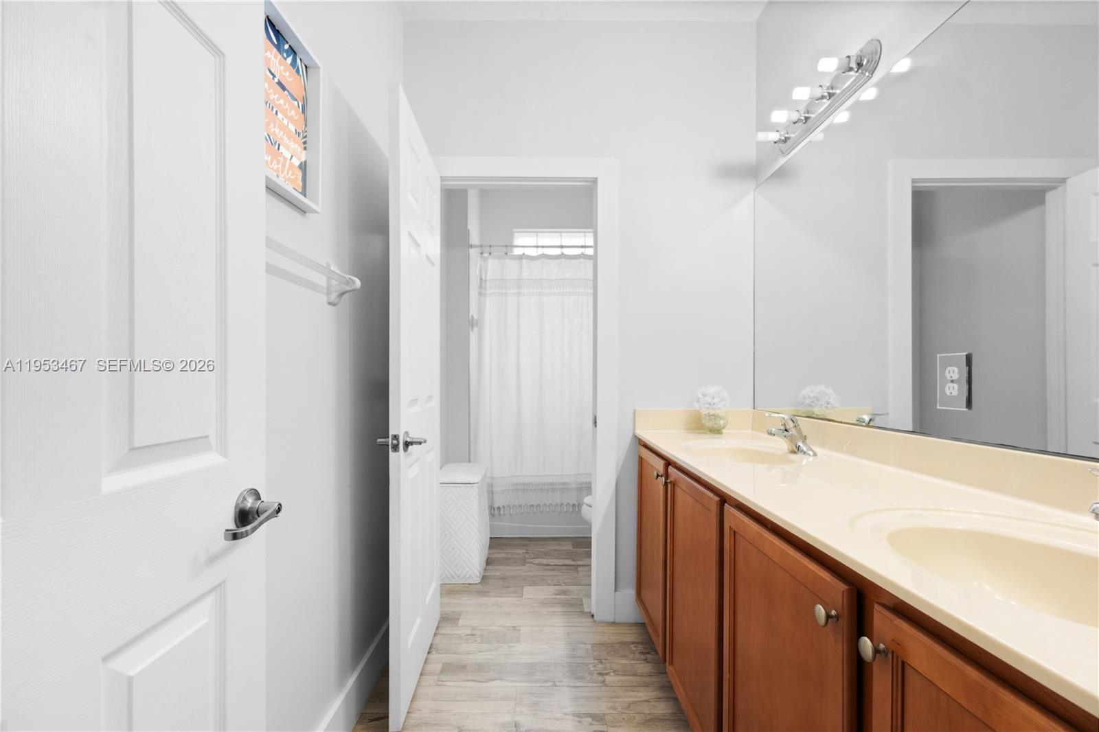 11287 NW 43rd Ter, Doral FL 33178