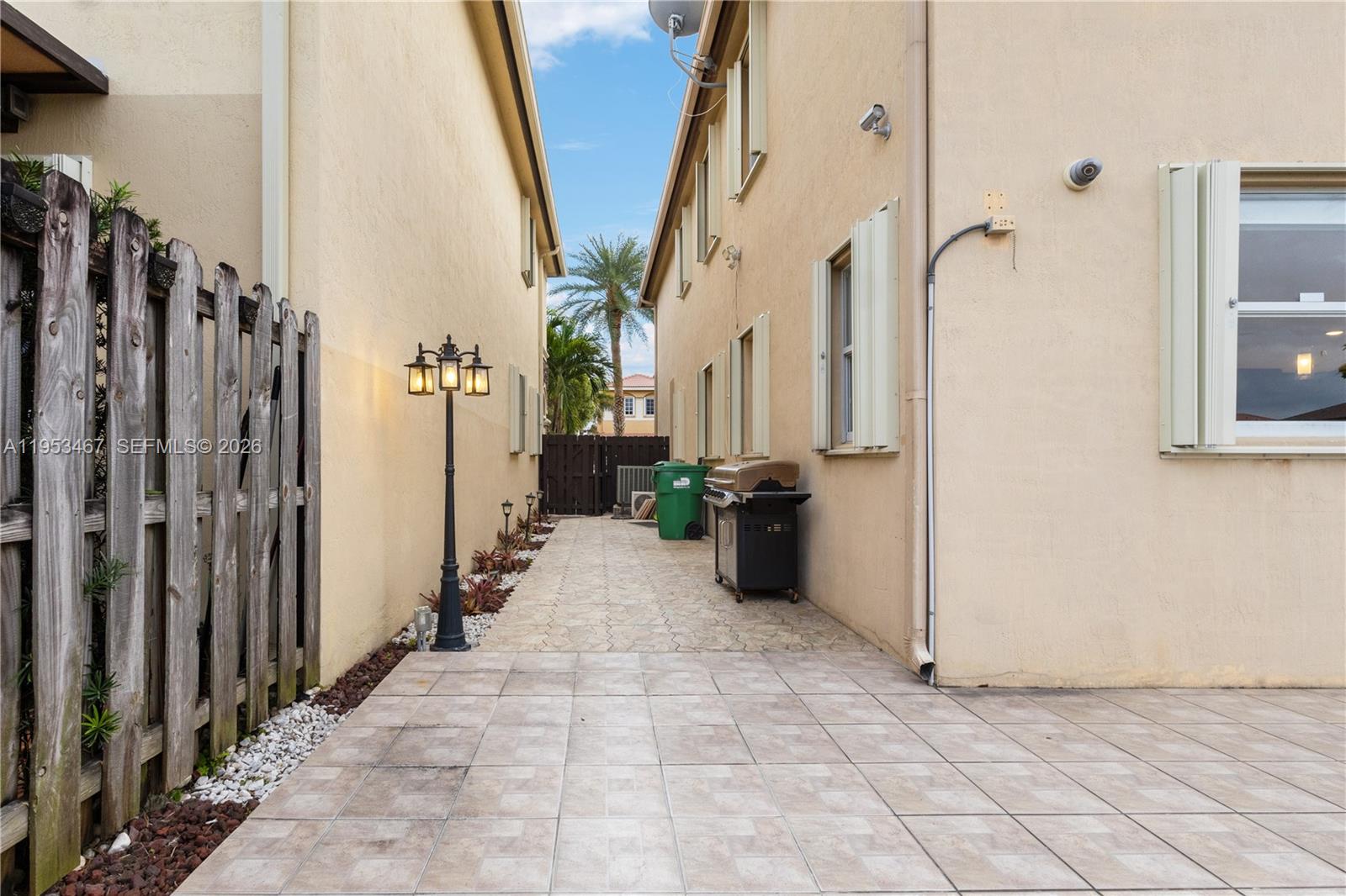 11287 NW 43rd Ter, Doral FL 33178