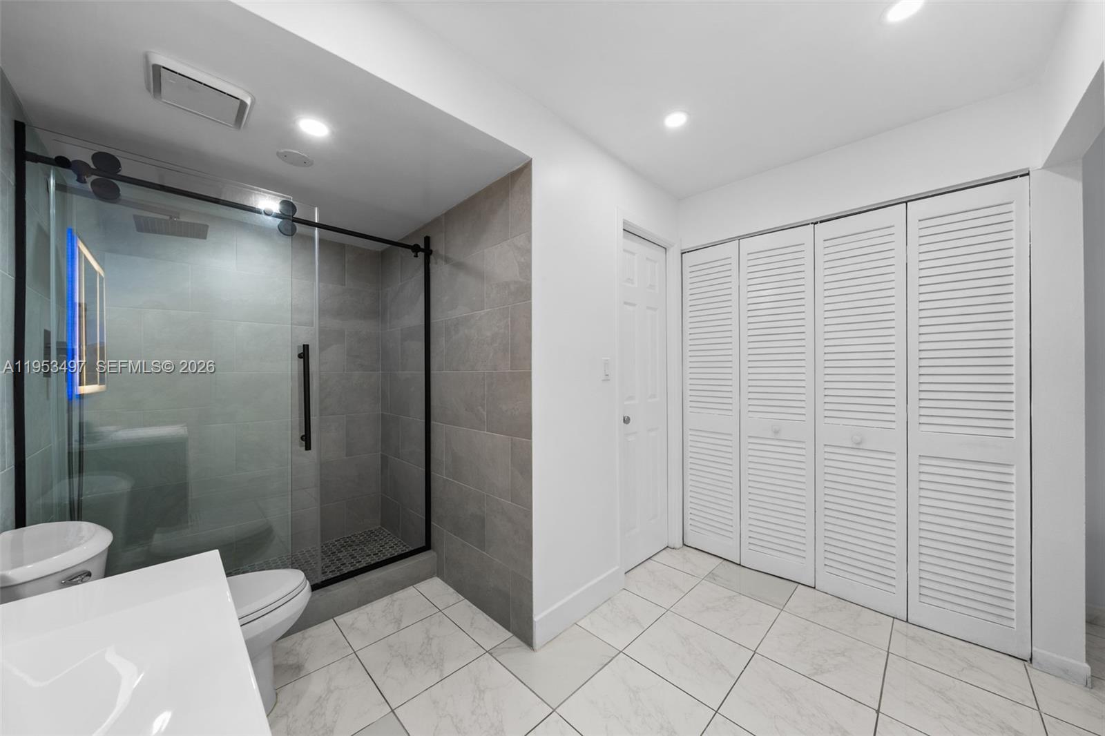 401 Golden Isles Dr #304, Hallandale Beach FL 33009